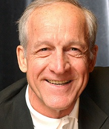 Daniel J. Travanti 3