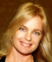 Erika Eleniak  3
